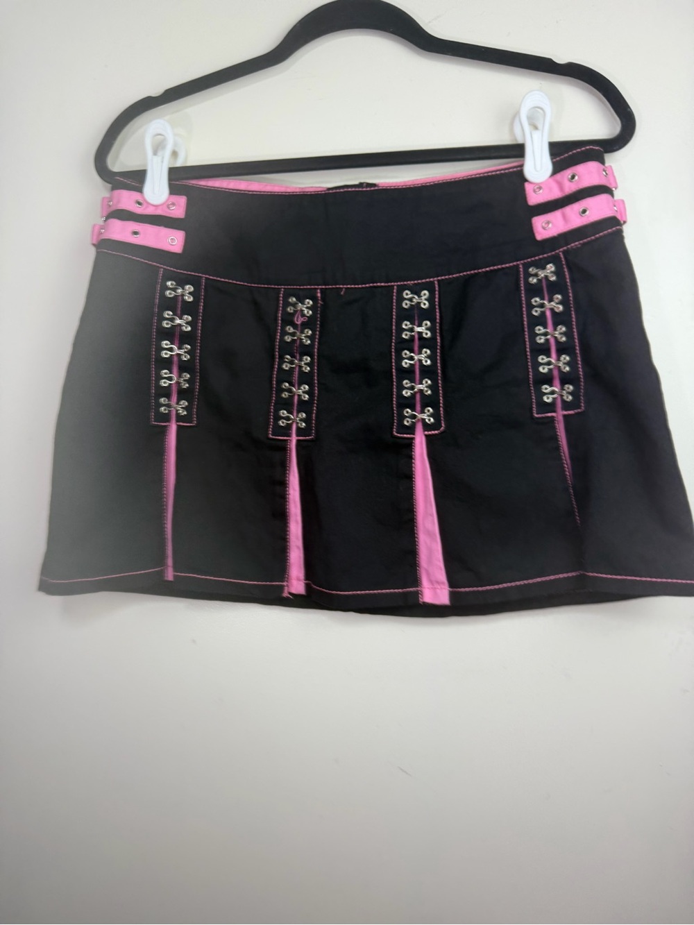 Tripp NYC Black Pink Vintage Y2K Punk Buckle Strap Details Goth Mini Skirt Sz L